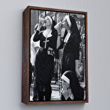 Siyah Çerçeveli Asi Rahibeler Kanvas Tablo, İçme ve Sigara Parodisi, Siyah Beyaz Sokak Sanatı
