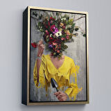 Altın Çerçeveli Çiçek Başlı Kadın Kanvas Tablo