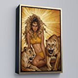 Beyaz Çerçeveli Aslanlarla Oturan Sarışın Vahşi Kadın Kanvas Tablo