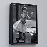 Beyaz Çerçeveli Beyonce Umrumda Değil Haraketi Duvar Tablosu