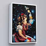 Altın Çerçeveli Galaksiler İle Oynayan Kız Çocuğu Tablosu