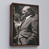 Siyah Çerçeveli Atatürk Tablosu
