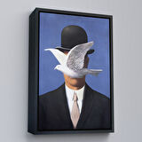Siyah Çerçeveli Melon Şapkalı Adam René Magritte Duvar Tablosu
