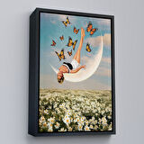 Beyaz Çerçeveli Papatya Tarkası Üzerındeki Mutlu Kadın Duvar Tablosu