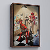 Beyaz Çerçeveli Şeytanı Yakalayan Dövmeci Kız Duvar Tablosu