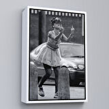 Kahverengi Çerçeveli Rihanna Orta Parmak İşareti Tablosu, Fuck You