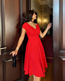 Kadın Kısa Kollu Kruvaze Yaka Eteği Volanlı Krep Elbise