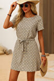 Kadın Kısa Kollu Yuvarlak Yaka Beli Kuşaklı Geometrik Desenli Süprem Elbise
