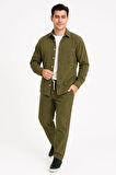 Erkek Kadife Oversize Takım – Gömlek Ve Pantolon İkili Set Füme Corduroy Şıklığı, Rahat Ve Zarif Duruş Yumuşak Dokulu Kadife Kumaş, Düğmeli Gömlek Üst Ve Lastikli Pantolon Alt Parça Ile Gün Boyu Konfor- Haki