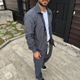 Erkek Kadife Oversize Takım – Gömlek Ve Pantolon İkili Set Füme Corduroy Şıklığı, Rahat Ve Zarif Duruş Yumuşak Dokulu Kadife Kumaş, Düğmeli Gömlek Üst Ve Lastikli Pantolon Alt Parça Ile Gün Boyu Konfor- Füme