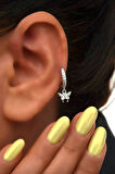 8 mm Kelebek Charm Halka Piercing – Gold & Gümüş | Helix, Kıkırdak, Lob Uyumlu