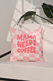 Mama Needs Coffee Pembe Damalı Espirili Kırlent Kılıfı – 43x43cm