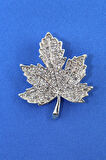 Gümüş Renk Meşe Yaprağı Broş. Taşlı Tasarım Broş. Yaka Iğnesi. Kadın Broş. Broş. Meşe Yaprağı Broş.