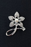 Gümüş renkli incili yasemin çiçeği broş. Taşlı tasarım broş. Yaka iğnesi broş. Yasemin çiçeği broş
