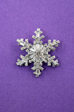 Kar tanesi broş. Taşlı tasarım broş. Yaka iğnesi broş. Kadın broş. Erkek broş. Broş. Unisex