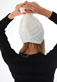 Wearflawless Kadın Beyaz Kalın Örgü Ponponlu Bere