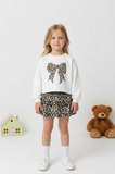 Kız Çocuk Leopar Desenli Etek ve Fiyonklu Sweatshirt Takım – Şık ve Rahat Günlük Kombin - Kız Çocuk 