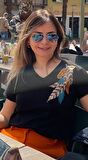 V Yaka %100 Pamuk Tişört Yaprak Nakış ve Pul Payet İşlemeli T-Shirt