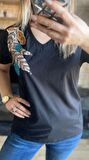 V Yaka %100 Pamuk Tişört Yaprak Nakış ve Pul Payet İşlemeli T-Shirt