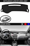 MİTSUBİSHİ LANCER 2003-2007 MODEL İÇİN TORPİDO KORUMA HALISI SİYAH RENK SİYAH KENAR