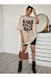 Love Never Baskılı Unisex Bej Oversize T-shirt | S