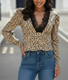 MDB Kadın Uzun Kollu önden Derin Dantel Yaka Leopar Desenli Dalgıç Bluz