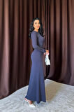 Lacivert Vücudu Saran Uzun Elbise