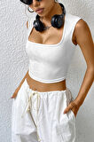 Kadın Beyaz Kare Yaka Kalınlaşan Omuz Detaylı Crop Top Bluz