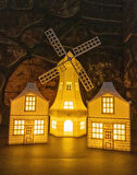 Yeldeğirmeni Ve 2 Evli Dekoratif Işıklı 3lü Set Tealight Ev Mumluk Ev Dekoru Yılbaşı Süsleri