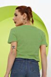 KADIN BURGU DETAYLI  BASKILI CROP T-SHIRT