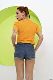 KADIN BURGU DETAYLI  BASKILI CROP T-SHIRT