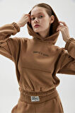 CROP KAPŞONLU BASKILI CEPLİ SWEATSHIRT