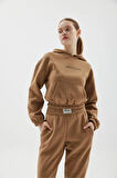 CROP KAPŞONLU BASKILI CEPLİ SWEATSHIRT