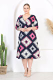 Kadın Lacivert Pembe Geometrik Desen Kruvaze Yaka Esnek Bel Büyük Beden Elbise