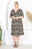 Kadın Siyah Beyaz Geometrik Desen Kruvaze Yaka Esnek Bel Büyük Beden Elbise
