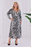 Kadın Siyah Beyaz Zebra Desen Kruvaze Yaka Büyük Beden Esnek Maxi Elbise