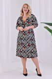 Kadın Siyah Beyaz Geometrik Desen Kruvaze Yaka Beli Lastikli Büyük Beden Elbise