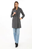 Kadın Kaşe Kaban – Siyah Yünlü Dokuma, Kruvaze Yaka, Astarlı, Cepli, Kuşaklı Uzun Boy Tesettür Uyumlu Kışlık Şık Kaban - Füme
