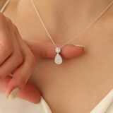 925 Ayar Gümüş Işıltılı Beyaz Taşlı Drop Kolye