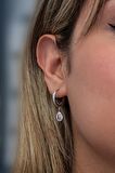 925 Ayar Gümüş 15 Mm Halka Pembe Damla Taşlı Küpe