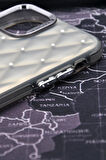 iPhone 16 Pro Max Uyumlu Baklava Desenli Pırlanta Taşlı Sert Kapak Kılıf Gri