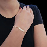 Etkileyici Dikdörtgen Figürlü Beyaz Taşlı 14 Ayar Altın Plakalı Nazlı Bilekliği