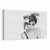 Olla 16775Y Model / Manken Görseli Yatay Kanvas Tablo (Ölçü: 45X30)