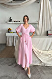 V YAKA BEL BONCUK BAĞLAMALI MÜSLİN ELBİSE YIRTMAÇ DETAYLI - Pembe