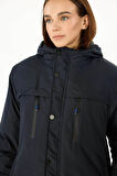 İçi Astarlı Su ve Rüzgar Geçirmez Cepli Kapüşonlu Kadın Mont