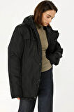İçi Astarlı Su ve Rüzgar Geçirmez Cepli Kapüşonlu Kadın Mont