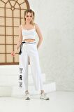 Taş İşlemeli Geniş Paçalı ve Deri Kemerli Beyaz Kadın Pantolon