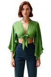 Kadın V Yaka İspanyol Kol Super Crop Dokuma Beachwear Bluz İle Şık Ve Ferah Bir Yaz Kombini