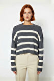Kadın Oversize Kalıp Gri Çizgili Bisiklet Yaka Crop Triko Kazak Uzun Düşük Kol Detaylı Kaliteli