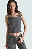 Yazlık Kadın Crop Denim Bluz İnce Askılı Fitted Kalıp Günlük Stil Özel Tasarım Seçkin Malzeme